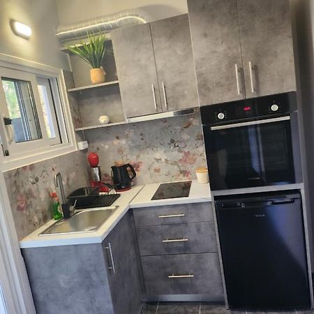 Small Luxury Apartment อานาวีซอส ภายนอก รูปภาพ