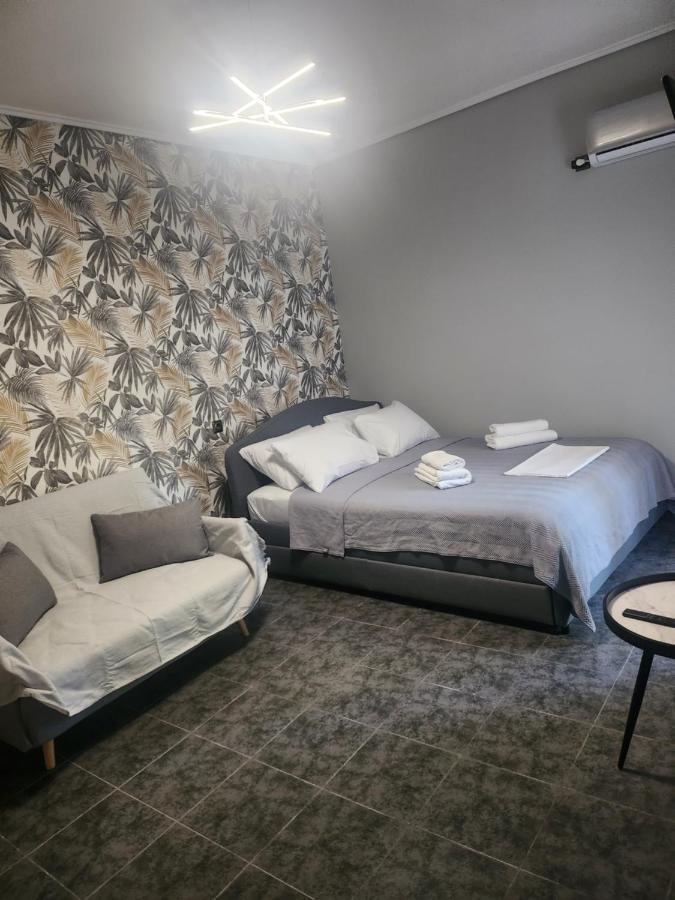Small Luxury Apartment อานาวีซอส ภายนอก รูปภาพ
