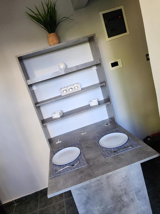 Small Luxury Apartment อานาวีซอส ภายนอก รูปภาพ