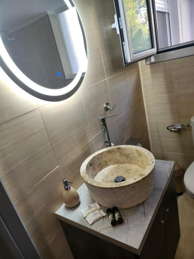 Small Luxury Apartment อานาวีซอส ภายนอก รูปภาพ