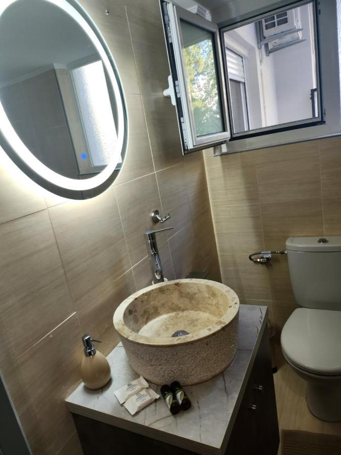 Small Luxury Apartment อานาวีซอส ภายนอก รูปภาพ